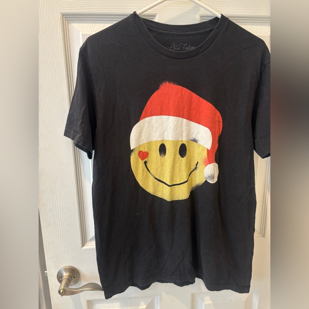 5/$25 Smiley Face and‎ Santa Hat Christmas T shirt